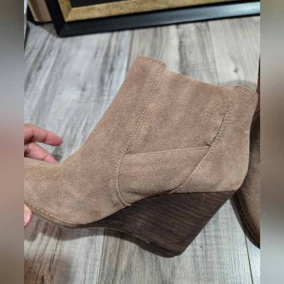 Women's NEW Jessica Simpson Ciandra Wedge Ankle Boots Booties Shoes Size 7.5 Tan - Picture 12 of 15